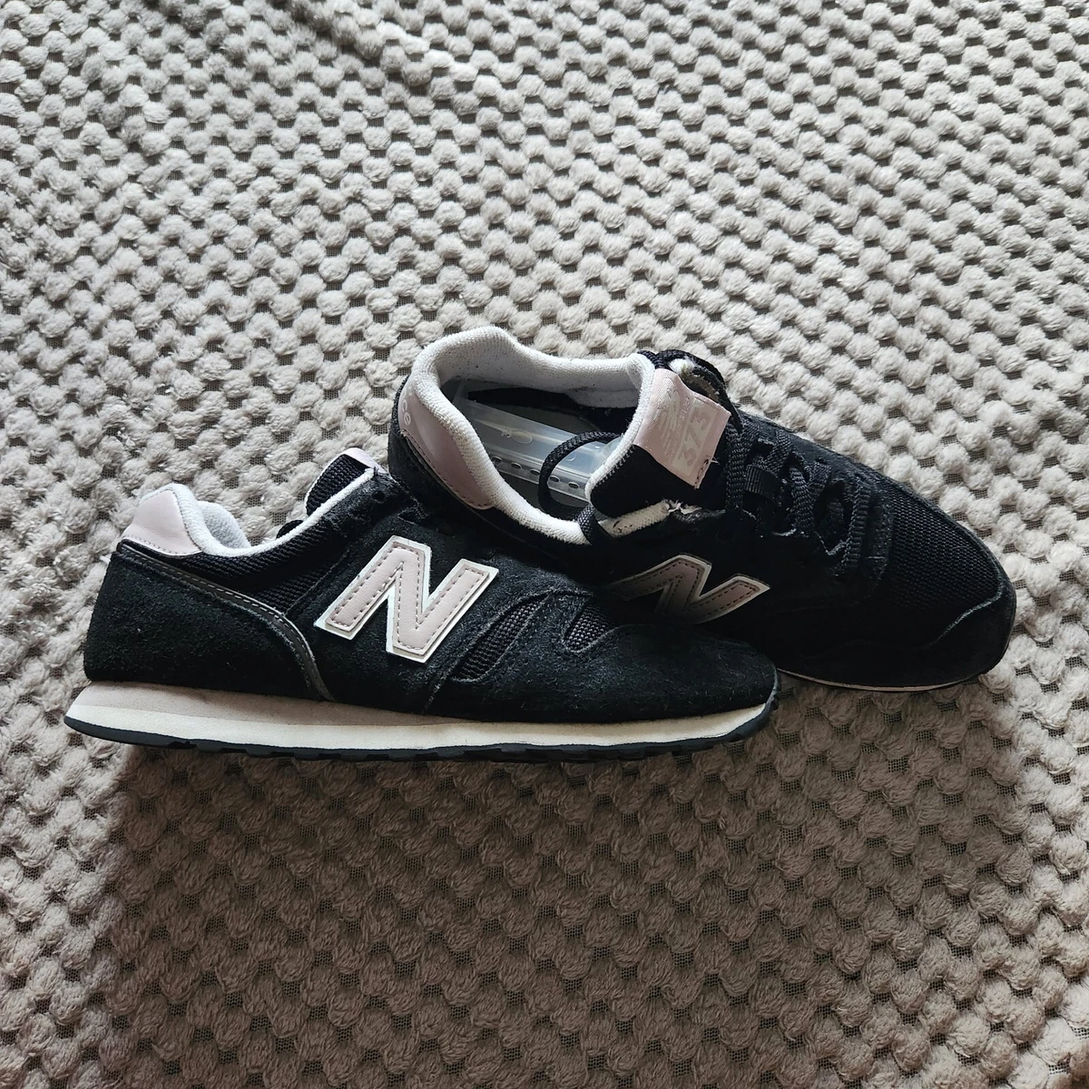 Sneakers similar to Asics Lyte Classic, New Balance 373 but in ALL black :  r/Sneakers