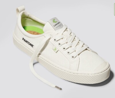 Cariuma OCA Low Pantone Snow White Canvas Contrast Thread Sneaker