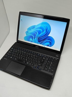 Fujitsu LIFEBOOK AH56/M Core i7 4702MQ 2,20GHz RAM 16GB SSD 128GB Win11 Pro