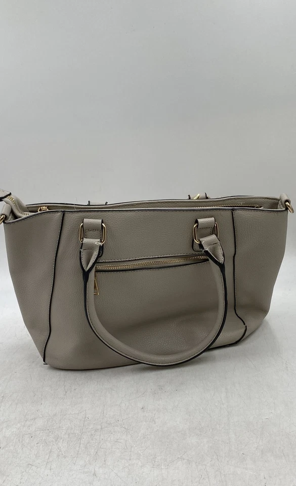 Bolso de Mano Bass Mujer Cuero Beige Bolsillos Internos Forma Rectángulo Doble Asa Foto 2 de 4