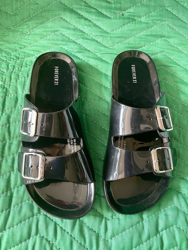 Forever 21 black plastic buckle slide sandals 7/7.5