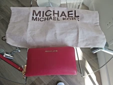 NWT  Michael Kors Pink Pebble Leather Wristlet & Change Purse - great gift!