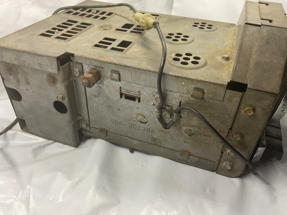 1955 1956 Ford Sunliner Skyliner Fairlane Crown Victoria OEM Original Radio - Image 2 of 4