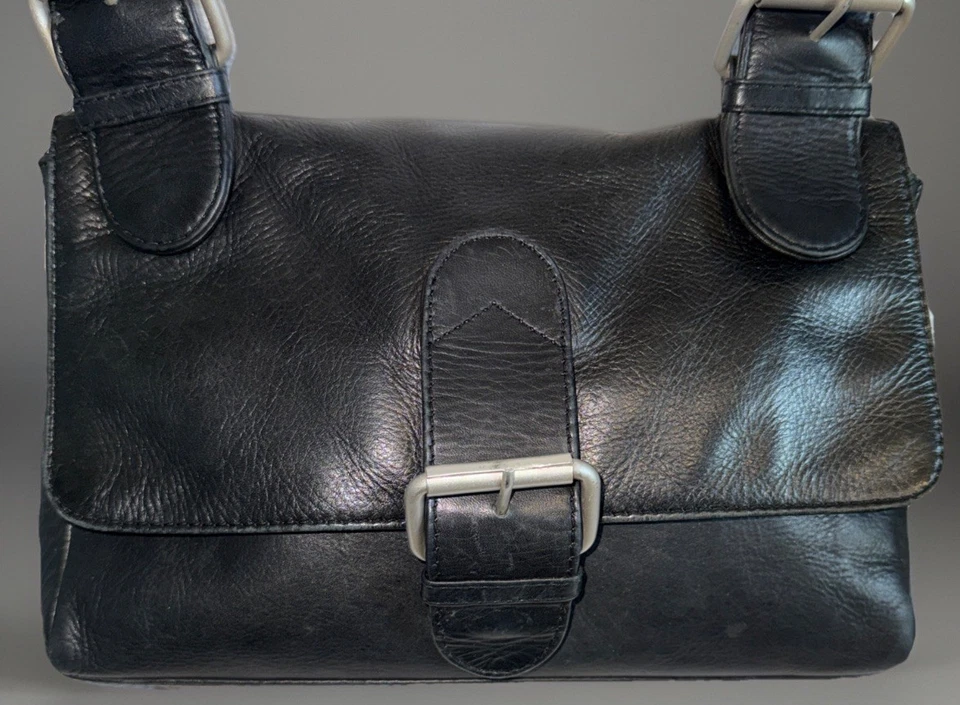 Bolso de cuero negro vintage de la India Chaos  Foto 3 de 4