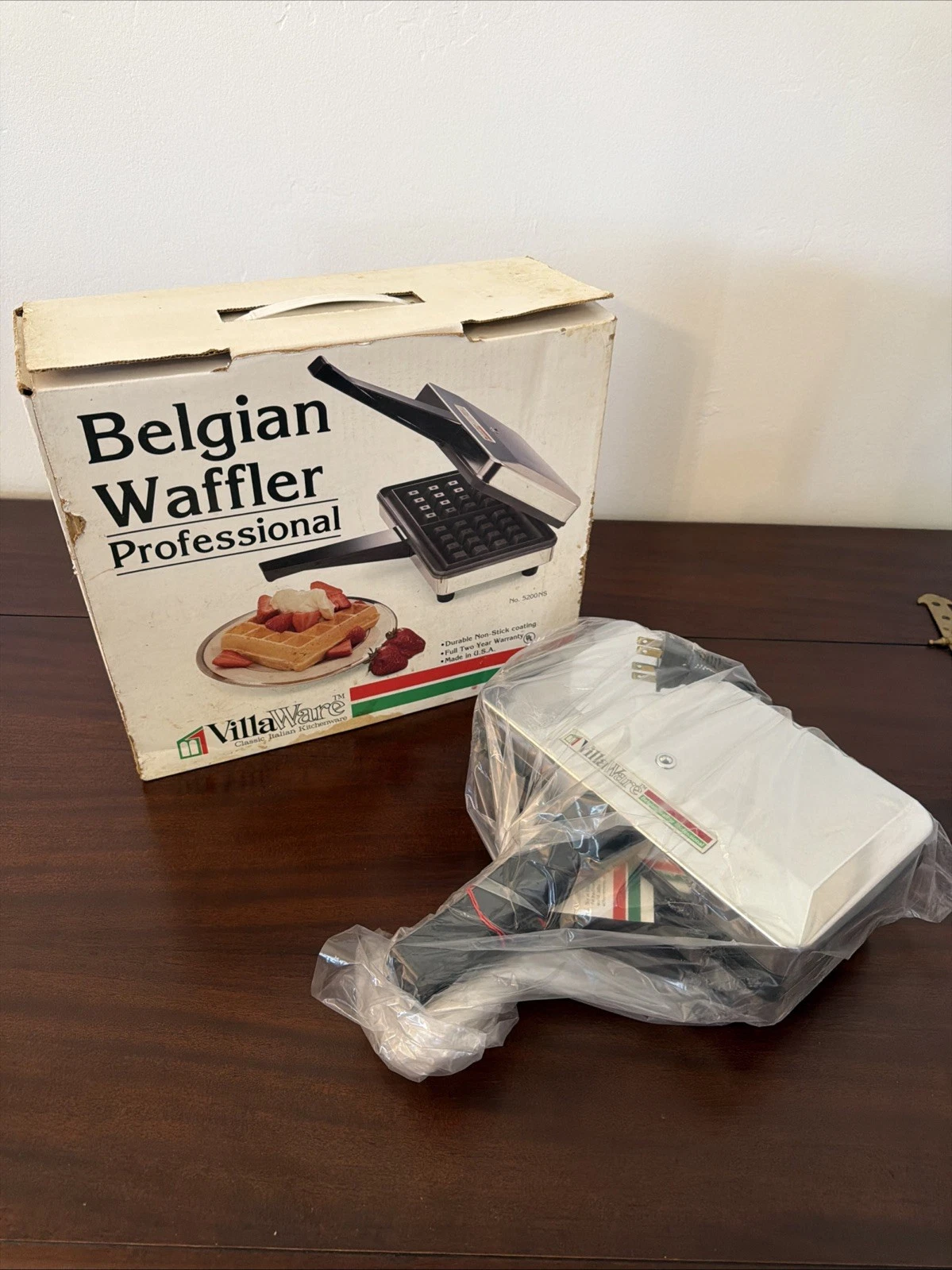 VTG Villaware Professional Belgian Waffle Maker Iron 5200NS New In Original Box!
Opens in a new wind