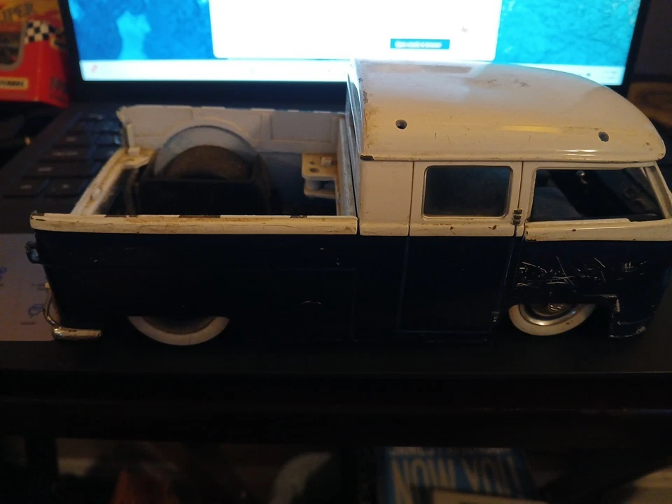 Jada 1962 VW Van 1:24 - Image 2 of 4