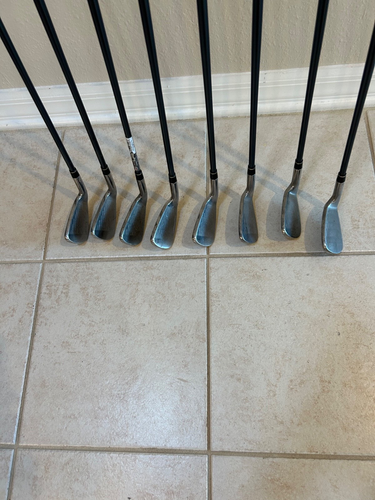 Wilson Ci6 Iron Set (3-PW) Senior-Graphite New Grips Good (RH)