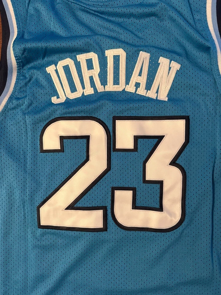 Nueva con etiquetas Camiseta de baloncesto Michael Jordan X-Large #23 North Carolina Tar Heels EE. UU. Foto 4 de 4