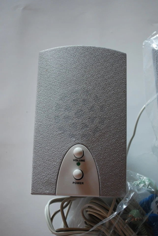 VINTAGE ALTEC LANSING MULTIMEDIA COMPUTER 4.1 STEREO SPEAKER SYSTEM W/SUB-WOOFER - Image 3 of 3