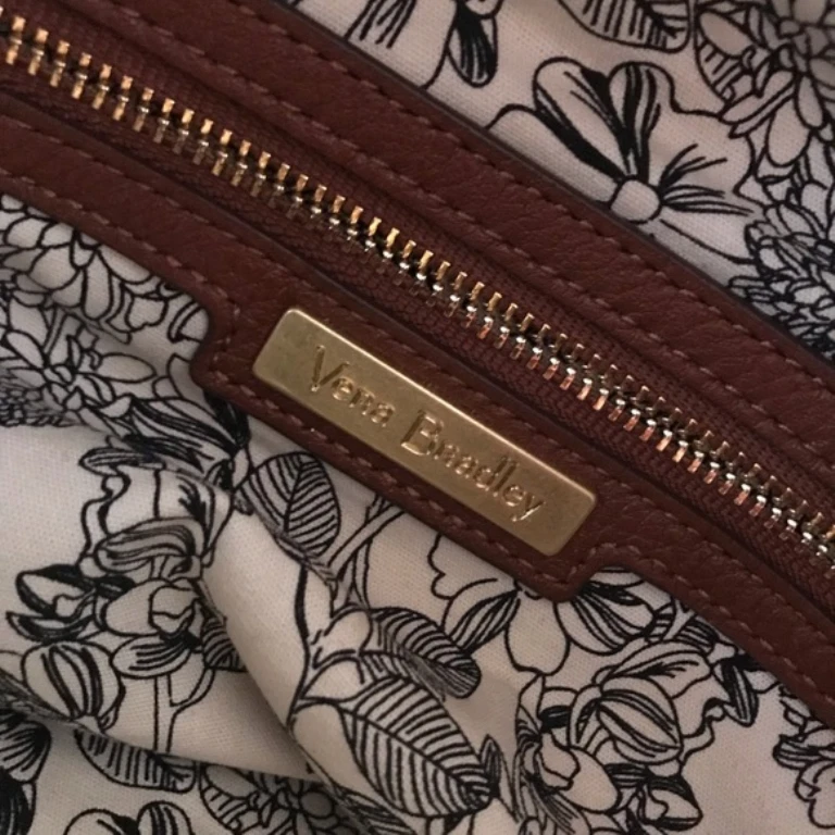 $268. Bolso Bandolera Vera Bradley Mallory Cuero Guijarro en Latón Marrón Foto 2 de 4