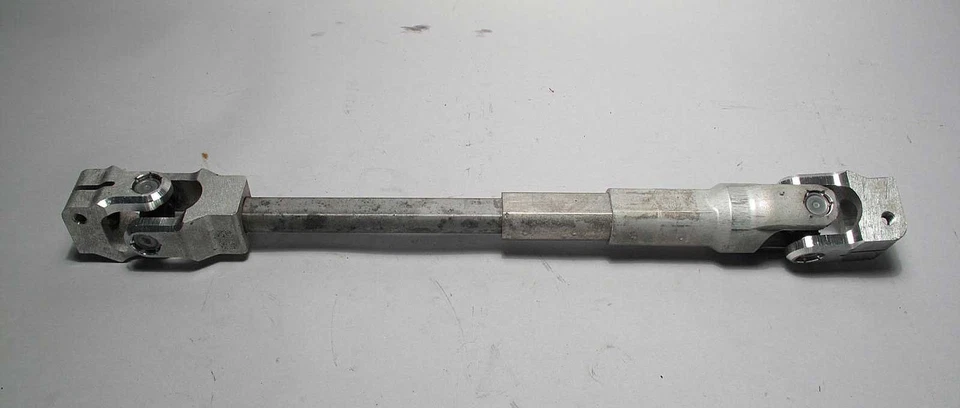 BMW Serie 3 2006-2013 Serie 1 Columna de acoplamiento de dirección inferior Junta en U USADO OEM Foto 2 de 3