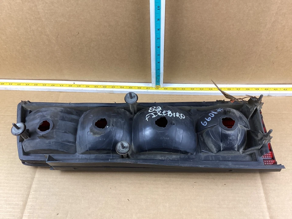 Conjunto de luz trasera izquierda del lado del conductor Pontiac Firebird 1982-1985 5972869 Foto 3 de 4