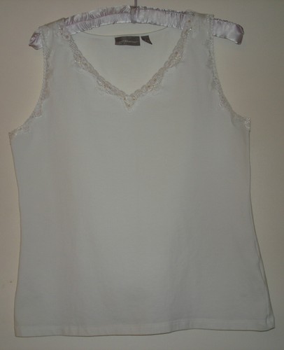 Croft & Barrow Beaded Lace Edged V-neck Sleeveless Stretch Top Size L - Picture 2 of 3