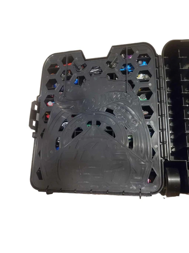 Hot Wheels 2019 Rollin 110 Hardshell Car Case W/wheelsFilled With 30-35 Hot Wh - Image 4 of 4