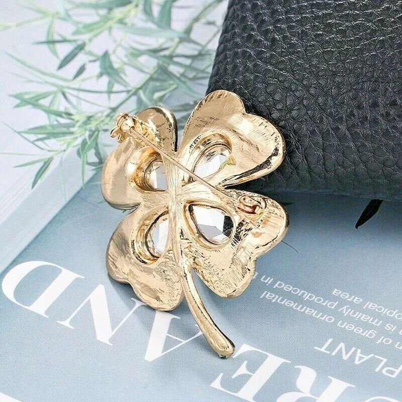 Broche prendedor y bolsa dorada con cubierta de 4 hojas de cristal con estrás del día de San Patricio - VIDEO Foto 4 de 4