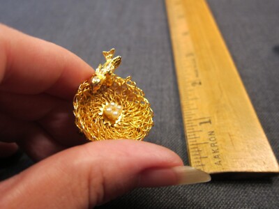 Adorable vintage gold-tone brooch pin bird's nest w/eggs bird Direction One