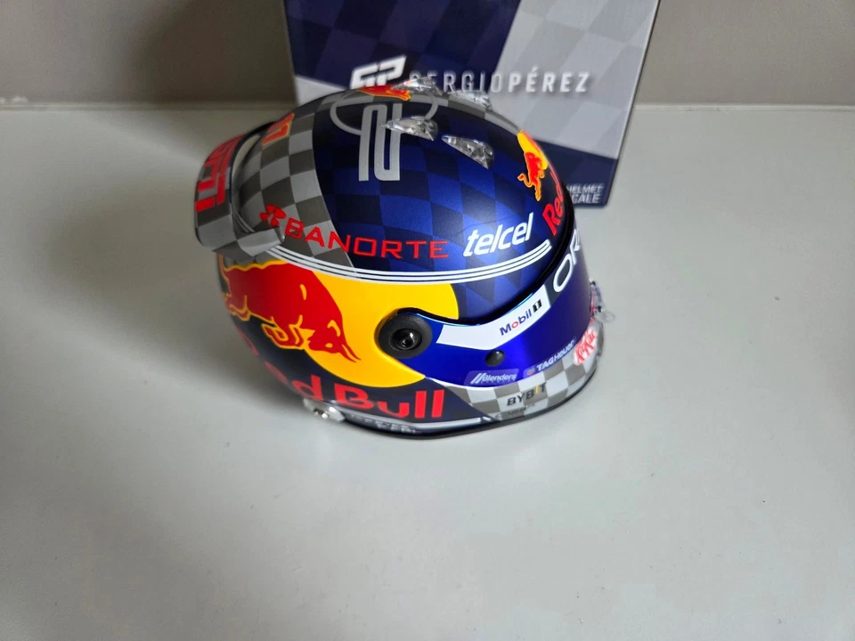 Casco Schuberth 1/2 Red Bull Racing - S. Perez - Silverstone 2024, 20 anni - Immagine 3 di 4