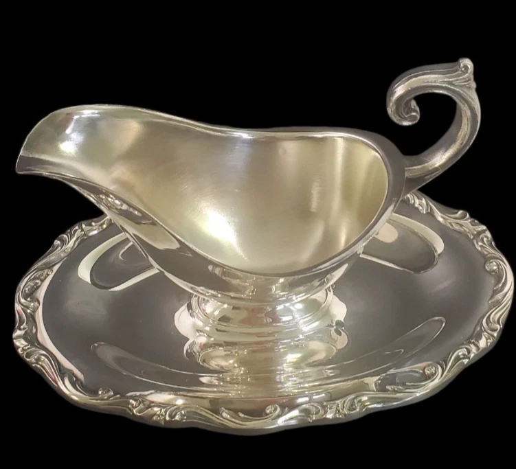 Oneida Georgian Scroll Silverplate Gravy Boat w Attached Underplate 1990's - Image 4 of 4