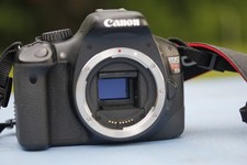 Canon EOS Rebel T2i / EOS 550D 18.0MP Digital Camera with Battery and Charger