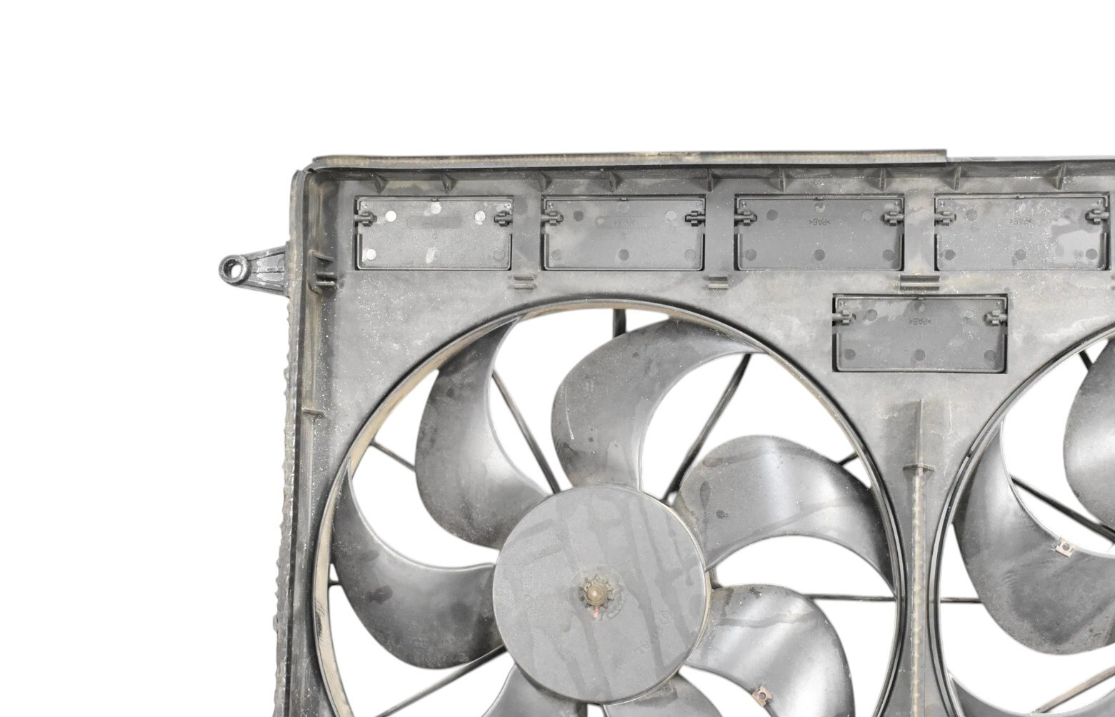 04-10 Maserati Quattroporte M139 Engine Cooling Radiator Dual Fan Shroud Oem