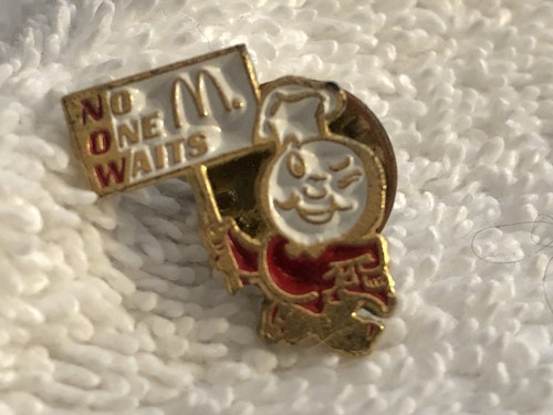 McDonald's Speedee "No One Waits" Vintage 1980's Crew Award Pinback   