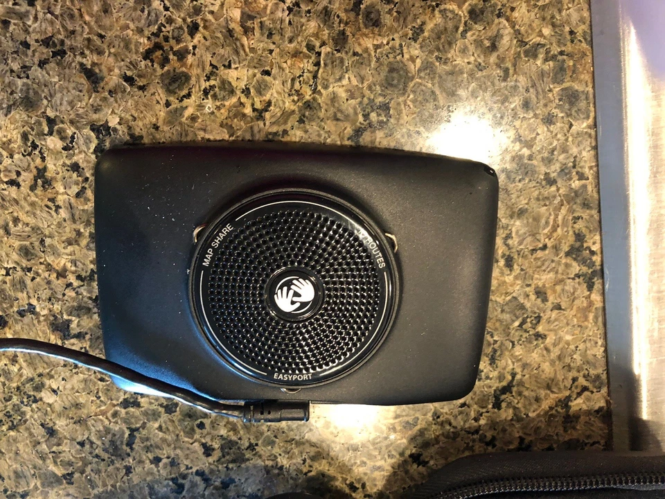 TomTom N14644 310 Canada 6" GPS Great Condition Pre-owned - Image 4 of 4