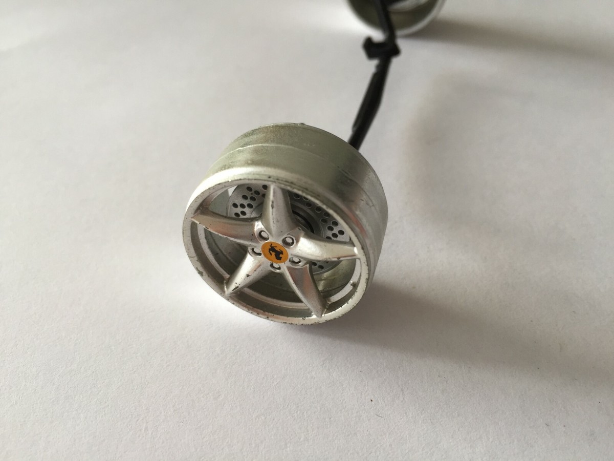 Roue De Galette Miniature Ferrari 360 Modena 1999 - Échelle 1/18 - Marque Burago - Pièce Détachée Collection