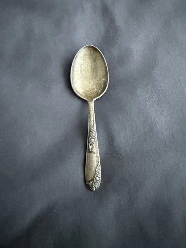 Vintage Lunt Stearling Sterling Silver Baby Spoon Sweetheart Rose Pattern 4”