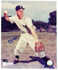 Woodie Held New York Yankees Signed Vintage 8x10 Photo (AIV & MLB)