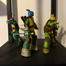 NECA TMNT Leonardo  Michelangelo  Raphael Figure w  accessories