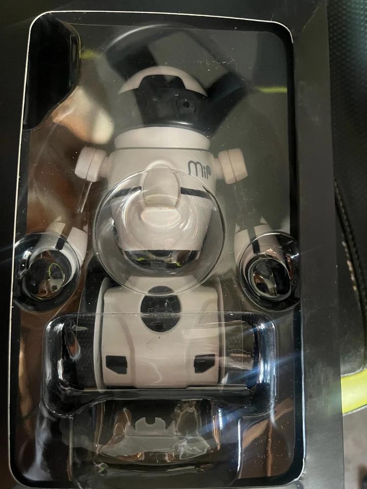 MIP Collectors Robot  driven by app - Image 2 of 2