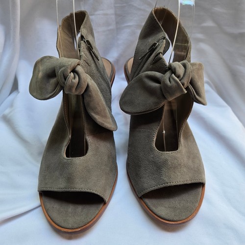 Bernardo Womens Lizzie Sandals 7 Taupe Suede Peep Toe Slingback Heels Cottage - Picture 3 of 11
