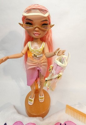 Rainbow High Simone Summers Doll Pacific Coast Beach, Pink Peach