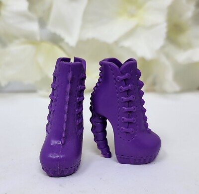Mattel Monster High Freaky Field Trip Clawdeen Wolf Purple Doll Shoes