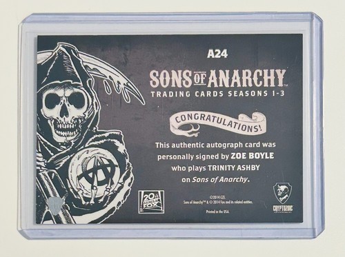 SONS OF ANARCHY Stagioni 1-3 ZOE BOYLE come Trinity Ashby CARTOLINA AUTOGRAFATA A24 - Foto 2 di 2
