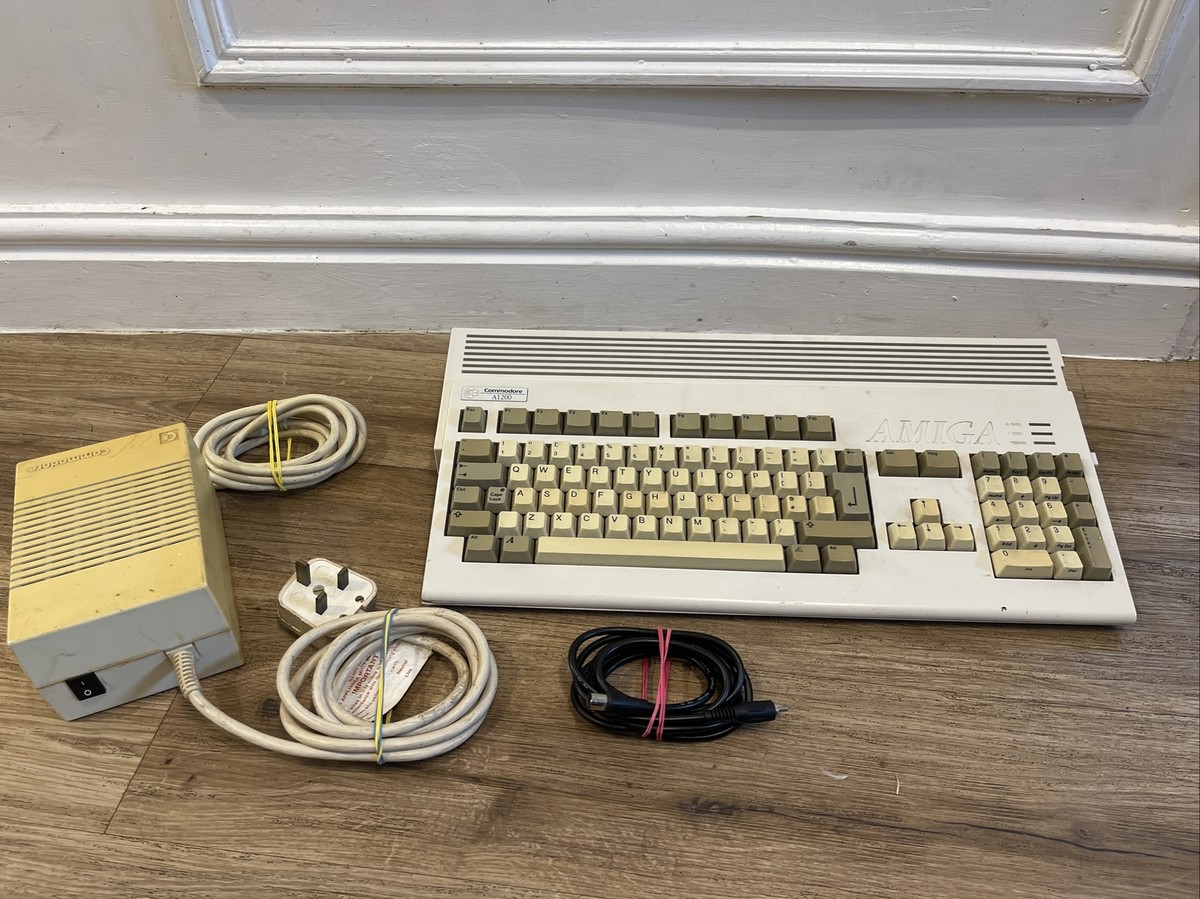 Commodore Amiga 1200 A1200 Ordinateur - Testé - Fonctionne