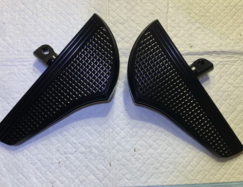 Fits Harley - Passenger Foot Pegs Touring Dyna Sportster + Harness CD-TP-QD-14 - Foto 5 di 11