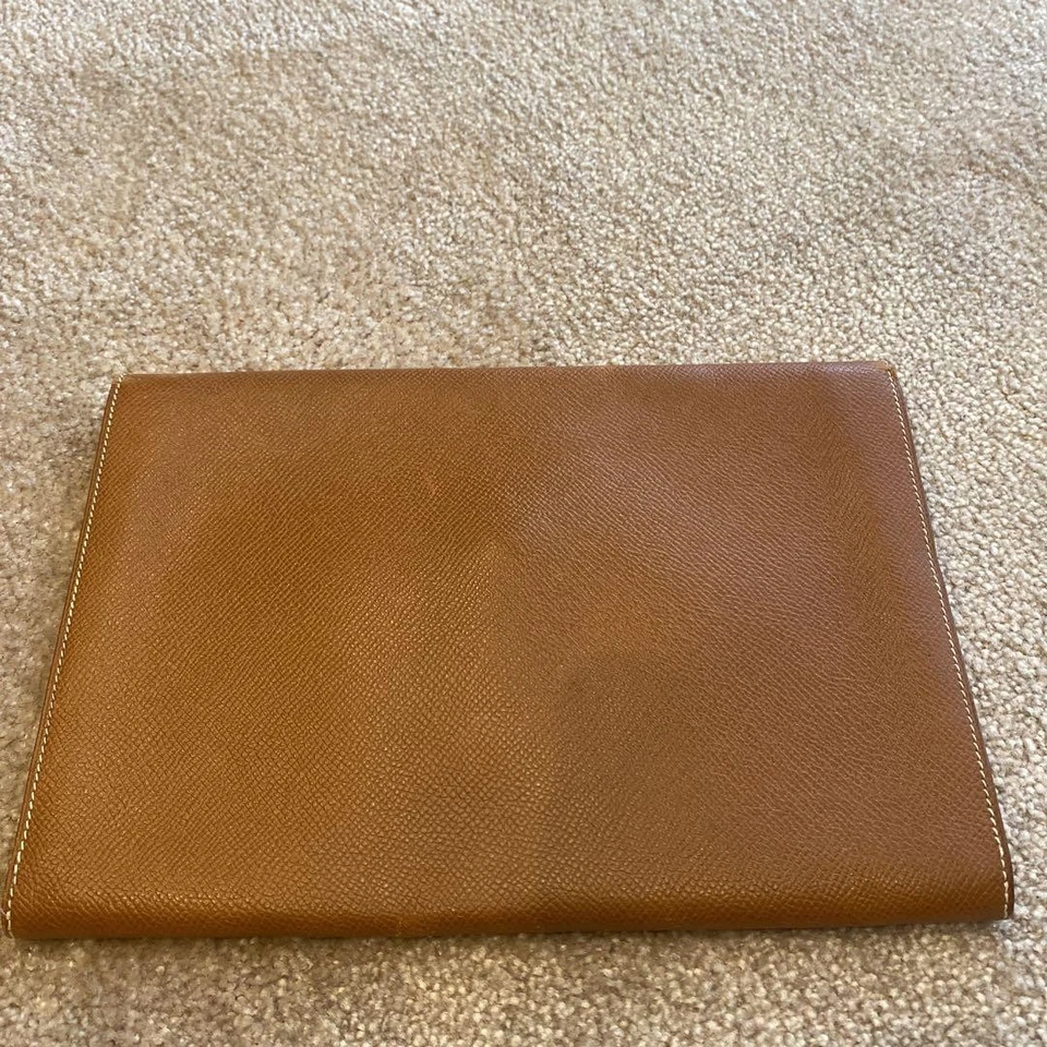 Bolso sin asas HERMES de cuero marrón con solapa para mujer de cuero genuino diseño elegante Foto 2 de 4