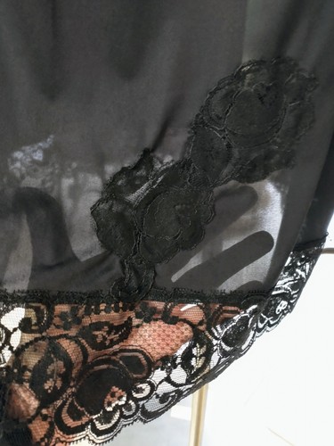 Vtg Gaymode Black Nylon Half Slip Sz Large 3" Lace, Rose Applique Pillow Tab EUC