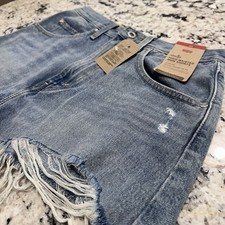 NWT Levi s silver tab high waisted mom shorts Size 28