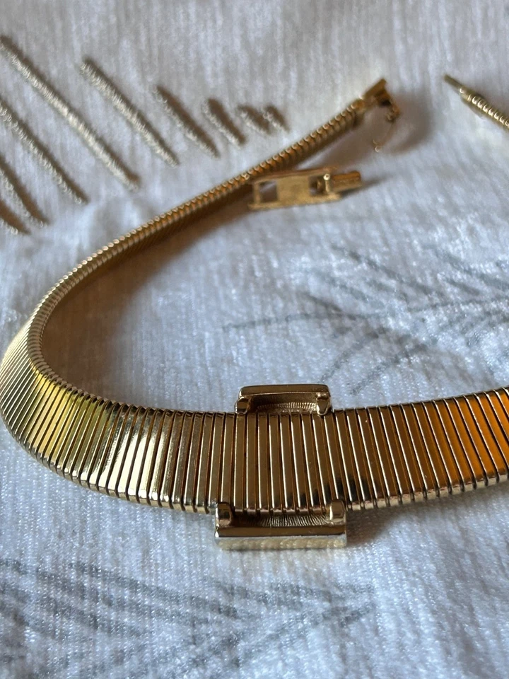 Monet Omega Collar Declaración con Extensor Eslabón Eslabón Esmalte Acento Colgante Foto 4 de 4