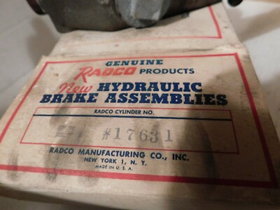 F17631 1953-54 DESOTA DODGE MASTER CYLINDER W/PW BRAKES 8 PASS