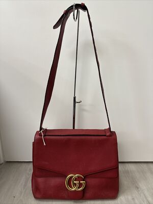 ショルダーバッグ・ポシェット Small Messenger with Double GG Bag in Red Gucci Small Messenger with Double GG Bag in Red - Runway Catalog