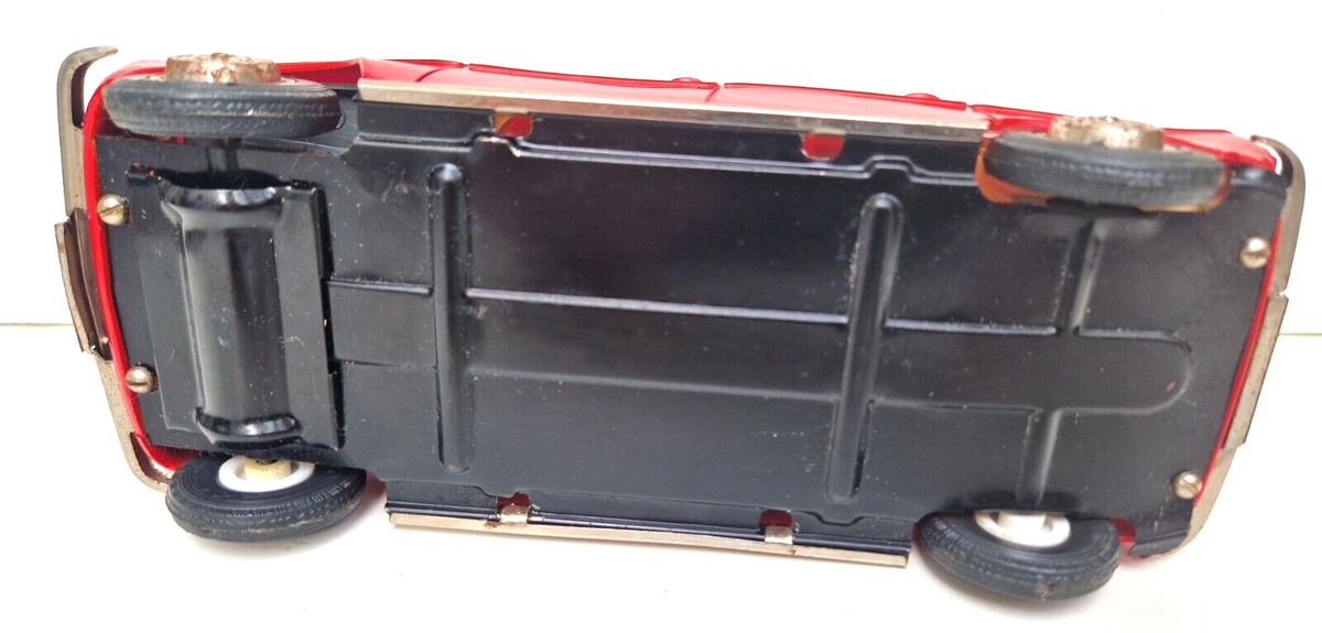 Peugeot 204 Break Joustra Ancien – Jouet Tôle Et Plastique – NEUF En Boîte