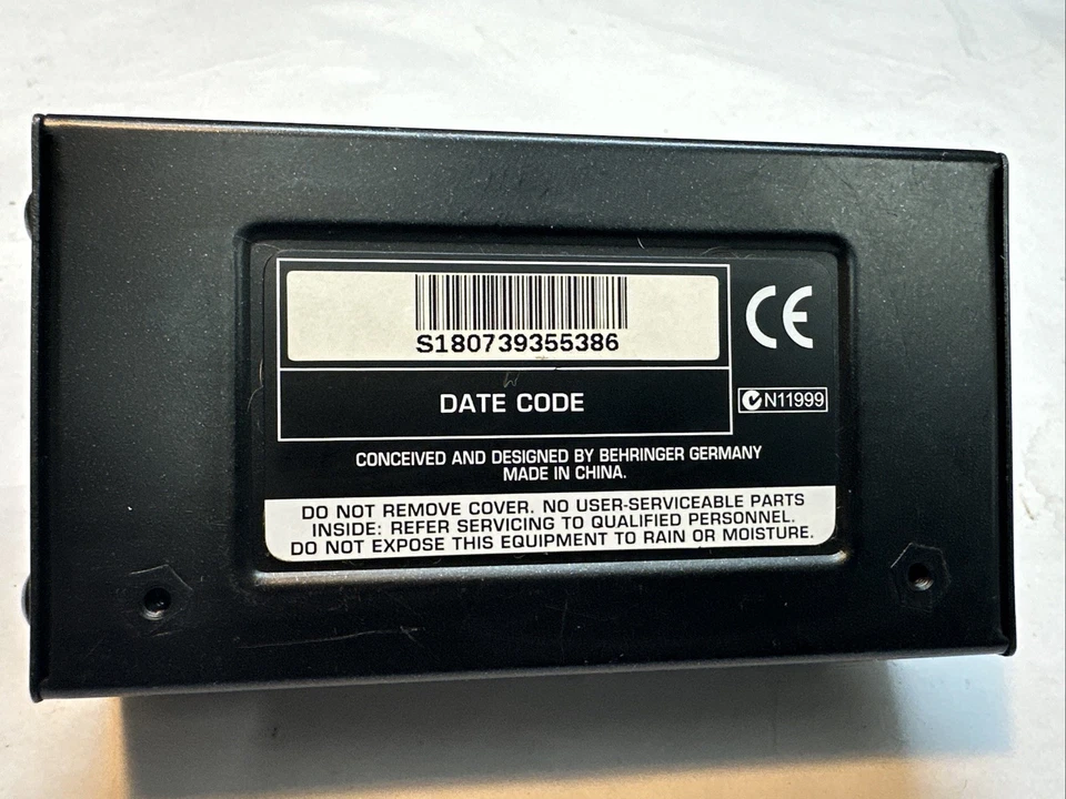 Behringer MicroAMP HA400 ultra-compact 4-channel stereo headphone amplifier - Image 3 of 4