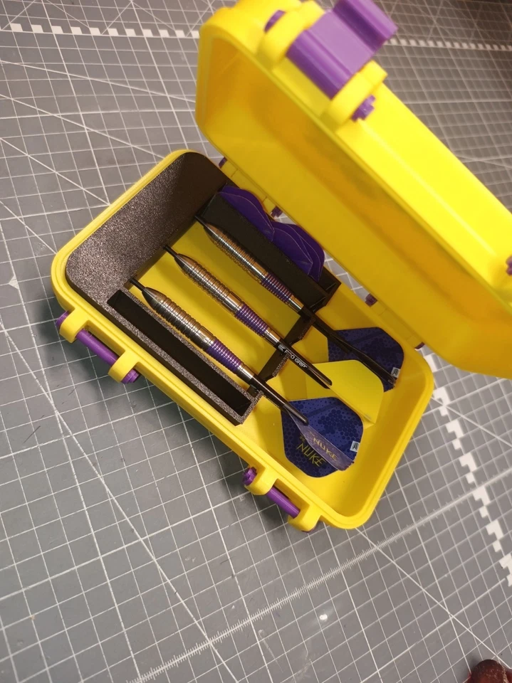 Estuche para dardos personalizado - Soporte resistente impreso en 3D para 3 dardos + repuestos - Imagen 3 de 4