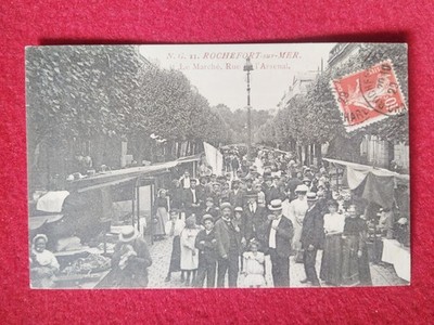 CPA . 17 Rochefort Sur Mer Le Marché Rue L'arsenal