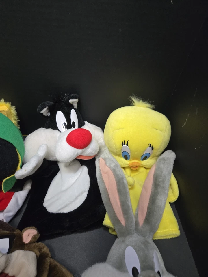 Lot of 9 Plush Hand Puppet Characters Looney Tunes Daffy Sylvester, Tweety, Taz - Image 4 of 4