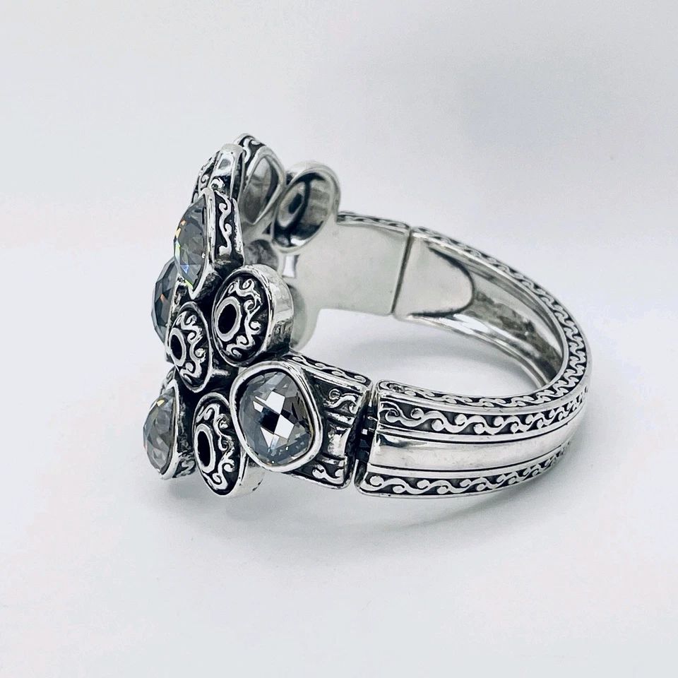 Brazalete Brighton Venus con Bisagras Elevables Tono Plata Gris Ahumado Cristales Declaración Foto 3 de 4