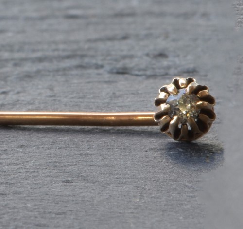 OPTICIANS JEWELERS 14k Yellow Gold Stick Pin Solitaire Round 0.10 ct Diamond